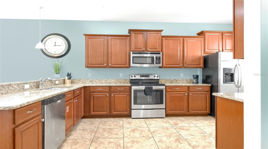 DAVENPORT, Florida 33896, 5 Bedrooms Bedrooms, ,4 BathroomsBathrooms,Residential,For Sale,MOON VALLEY,0,MFRO6357585