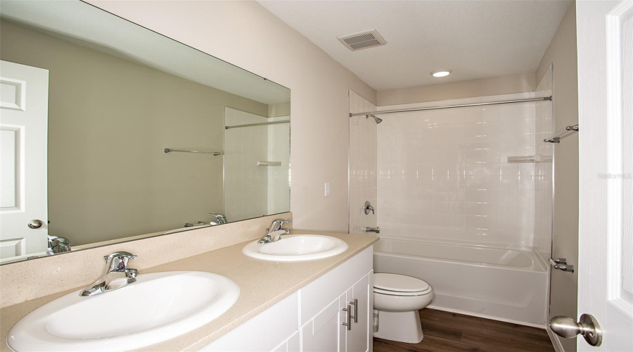 DAVENPORT, Florida 33837, 5 Bedrooms Bedrooms, ,3 BathroomsBathrooms,Residential,For Sale,RIVER BEACON,0,MFRTB8445548