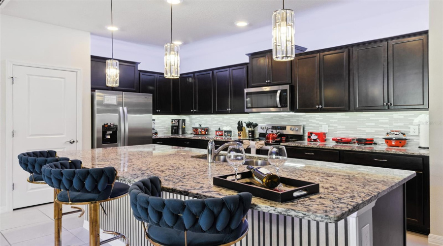 DAVENPORT, Florida 33897, 5 Bedrooms Bedrooms, ,4 BathroomsBathrooms,Residential,For Sale,LANA,0,MFRO6357667