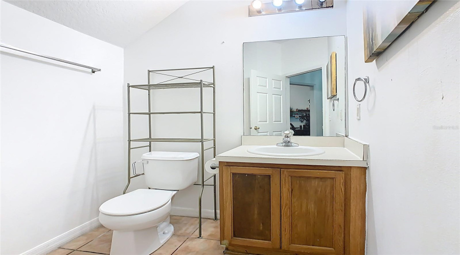 Guest Bathroom with Shower (1st Floor)