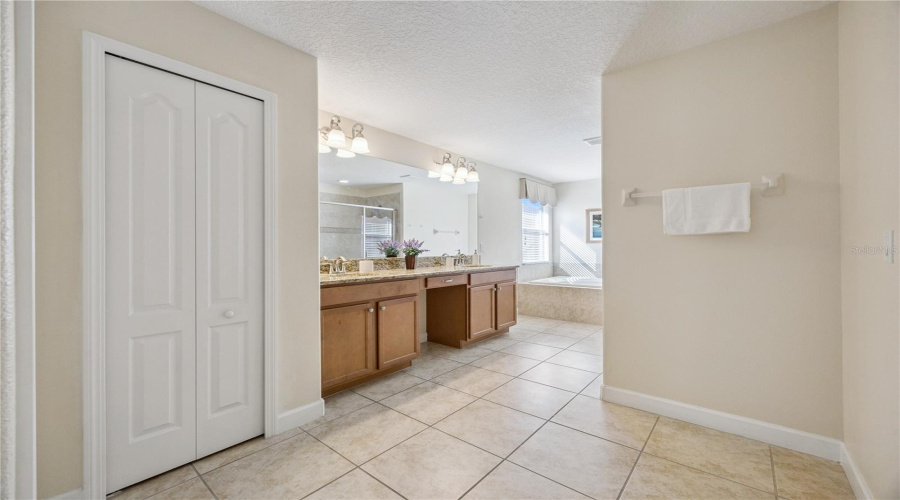 KISSIMMEE, Florida 34747, 6 Bedrooms Bedrooms, ,5 BathroomsBathrooms,Residential,For Sale,CANDY PALM,0,MFRO6357524