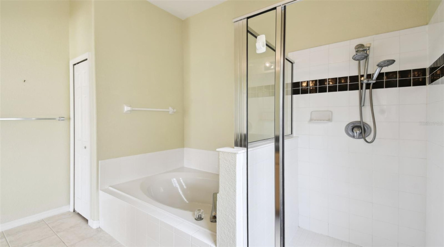 DAVENPORT, Florida 33837, 5 Bedrooms Bedrooms, ,3 BathroomsBathrooms,Residential,For Sale,CADIZ,0,MFRS5126628