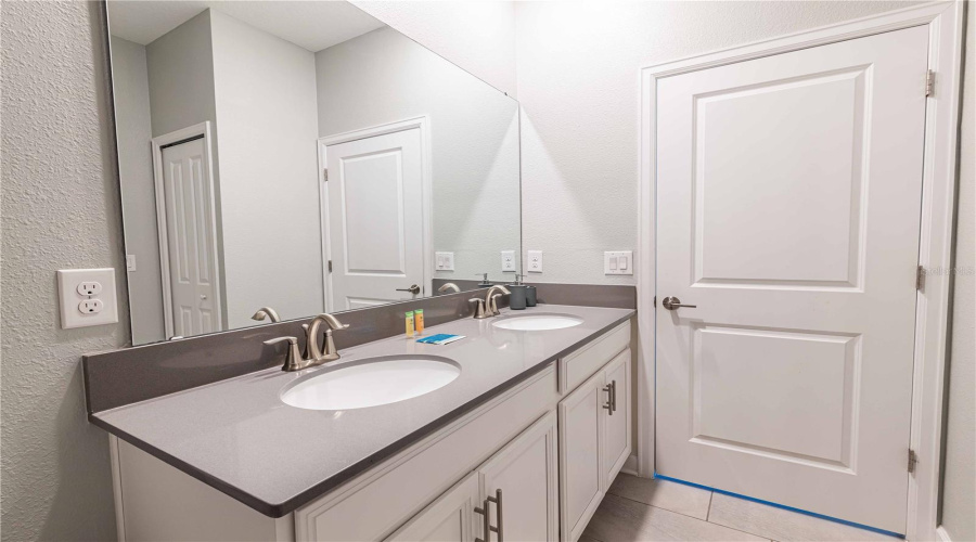 KISSIMMEE, Florida 34746, 8 Bedrooms Bedrooms, ,5 BathroomsBathrooms,Residential,For Sale,NARRATIVE,0,MFRO6358713