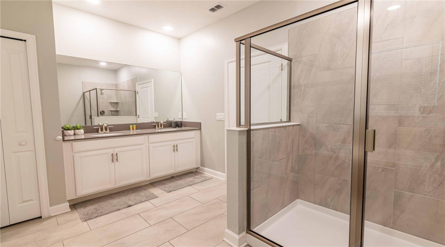 KISSIMMEE, Florida 34746, 8 Bedrooms Bedrooms, ,5 BathroomsBathrooms,Residential,For Sale,NARRATIVE,0,MFRO6358713