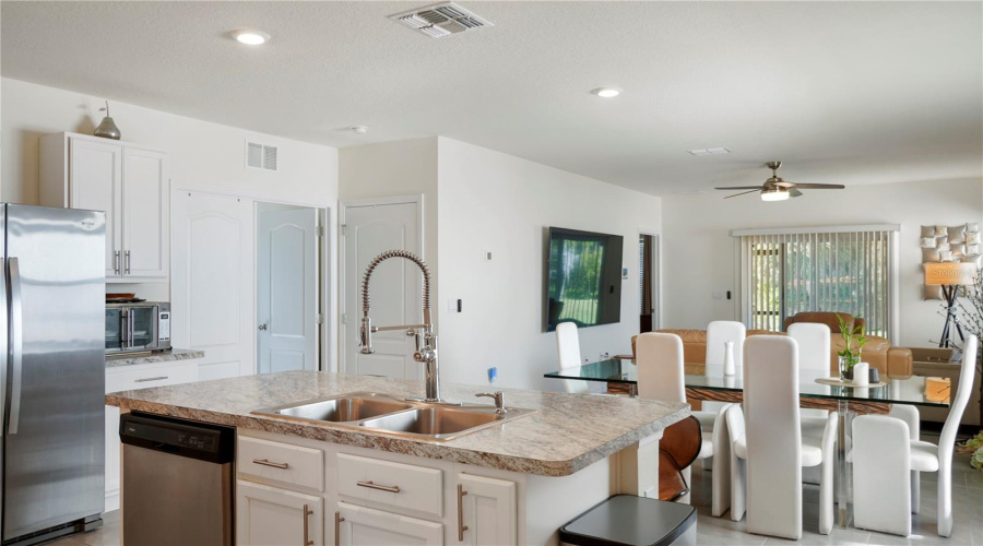 DAVENPORT, Florida 33837, 3 Bedrooms Bedrooms, ,2 BathroomsBathrooms,Residential,For Sale,HOLODAK,0,MFRS5136884