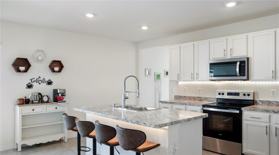 DAVENPORT, Florida 33837, 3 Bedrooms Bedrooms, ,2 BathroomsBathrooms,Residential,For Sale,HOLODAK,0,MFRS5136884