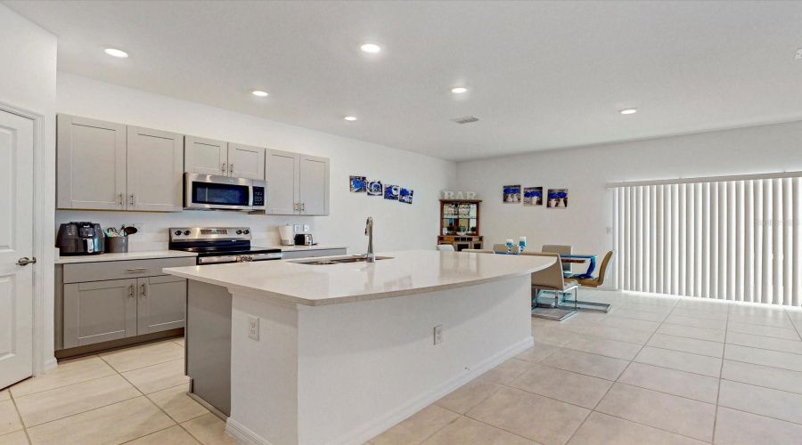 DAVENPORT, Florida 33837, 3 Bedrooms Bedrooms, ,2 BathroomsBathrooms,Residential,For Sale,CANARY,0,MFRS5138188