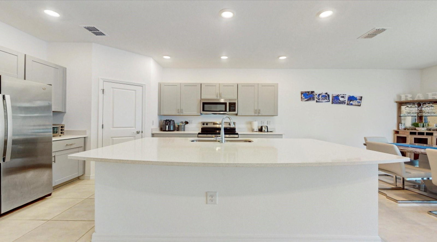 DAVENPORT, Florida 33837, 3 Bedrooms Bedrooms, ,2 BathroomsBathrooms,Residential,For Sale,CANARY,0,MFRS5138188