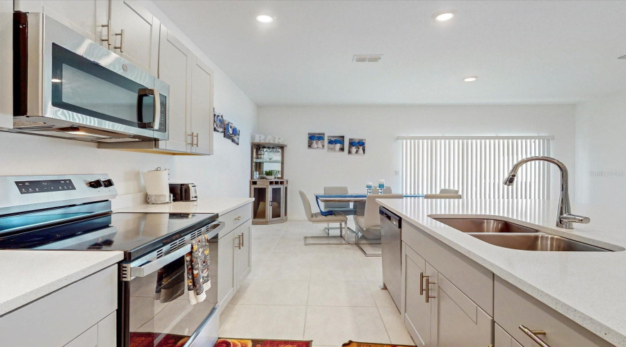 DAVENPORT, Florida 33837, 3 Bedrooms Bedrooms, ,2 BathroomsBathrooms,Residential,For Sale,CANARY,0,MFRS5138188