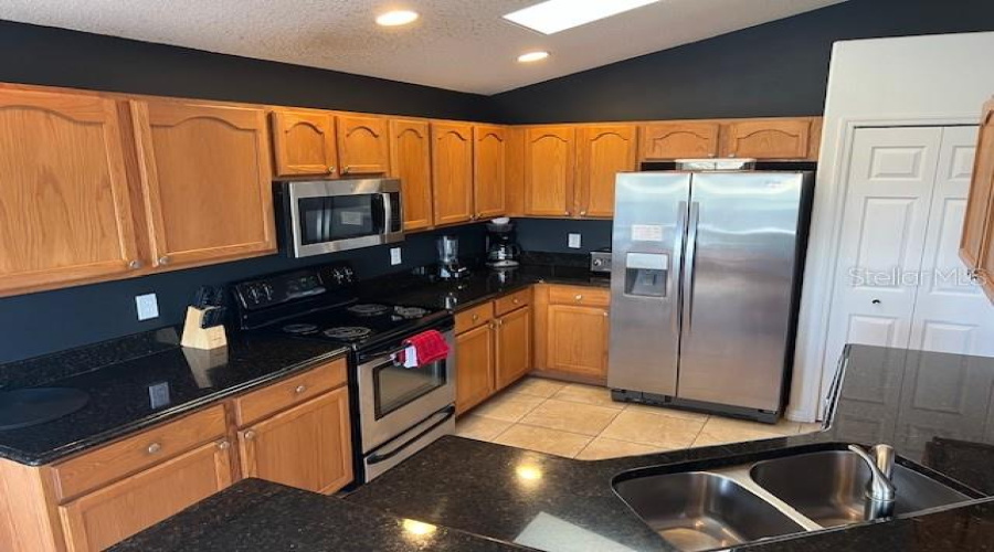 KISSIMMEE, Florida 34747, 4 Bedrooms Bedrooms, ,3 BathroomsBathrooms,Residential,For Sale,ONEIDA,0,MFRO6358789