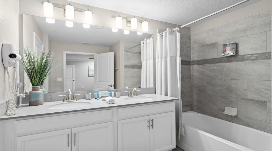 KISSIMMEE, Florida 34746, 4 Bedrooms Bedrooms, ,3 BathroomsBathrooms,Residential,For Sale,GATSBY,0,MFRO6359060