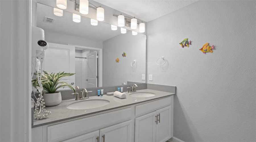 KISSIMMEE, Florida 34746, 4 Bedrooms Bedrooms, ,3 BathroomsBathrooms,Residential,For Sale,GATSBY,0,MFRO6359060