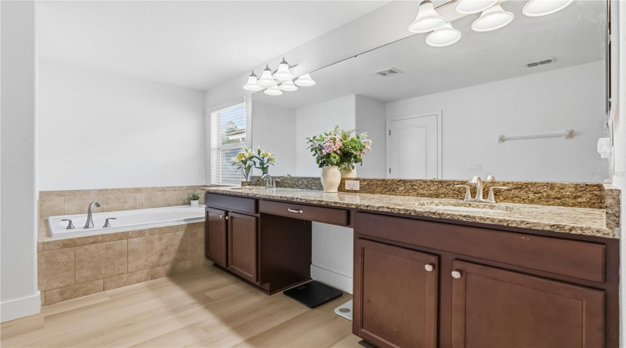 KISSIMMEE, Florida 34747, 5 Bedrooms Bedrooms, ,5 BathroomsBathrooms,Residential,For Sale,BANANA PALM,0,MFRO6358978