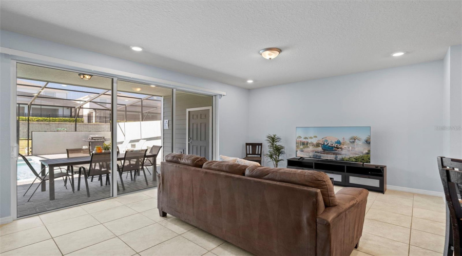 DAVENPORT, Florida 33897, 5 Bedrooms Bedrooms, ,4 BathroomsBathrooms,Residential,For Sale,PARADISE,0,MFRS5138229