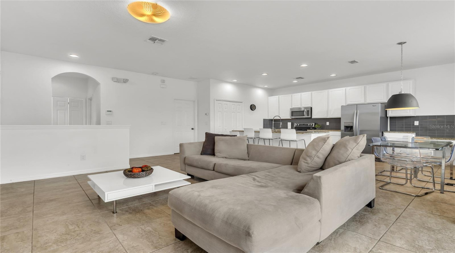 KISSIMMEE, Florida 34746, 4 Bedrooms Bedrooms, ,3 BathroomsBathrooms,Residential,For Sale,LAS FUENTES,0,MFRO6350938