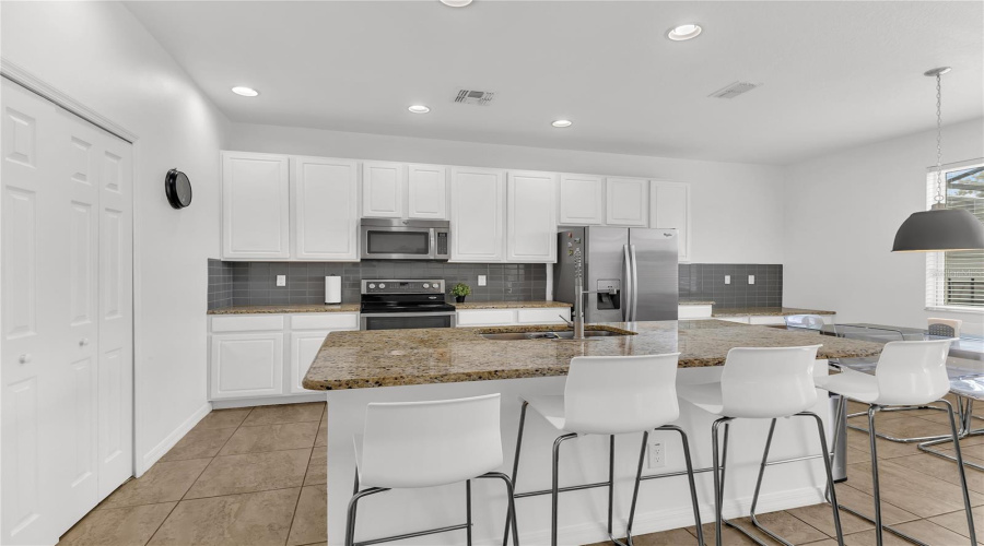 KISSIMMEE, Florida 34746, 4 Bedrooms Bedrooms, ,3 BathroomsBathrooms,Residential,For Sale,LAS FUENTES,0,MFRO6350938