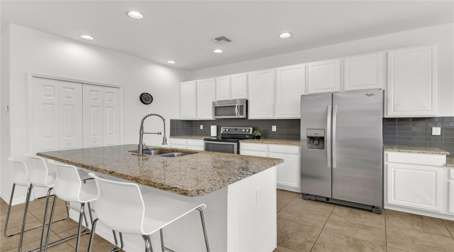 KISSIMMEE, Florida 34746, 4 Bedrooms Bedrooms, ,3 BathroomsBathrooms,Residential,For Sale,LAS FUENTES,0,MFRO6350938