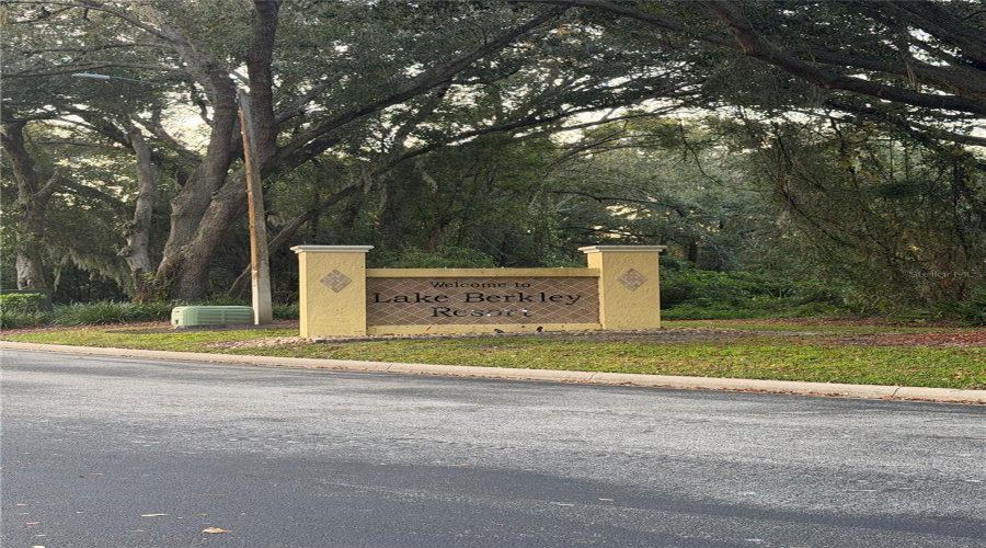 KISSIMMEE, Florida 34746, 3 Bedrooms Bedrooms, ,2 BathroomsBathrooms,Residential,For Sale,PARK RIDGE,0,MFRS5137773