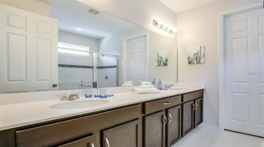 KISSIMMEE, Florida 34747, 7 Bedrooms Bedrooms, ,6 BathroomsBathrooms,Residential,For Sale,PELICAN COVE,0,MFRO6359207