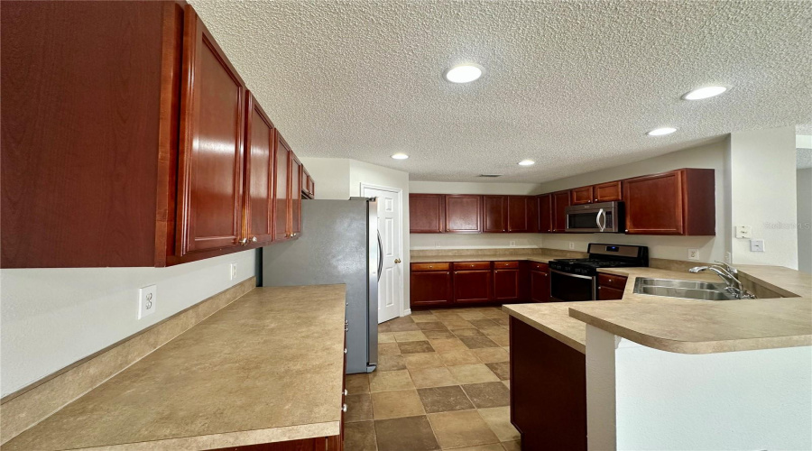 DAVENPORT, Florida 33897, 3 Bedrooms Bedrooms, ,2 BathroomsBathrooms,Residential,For Sale,RONA,0,MFRO6359132