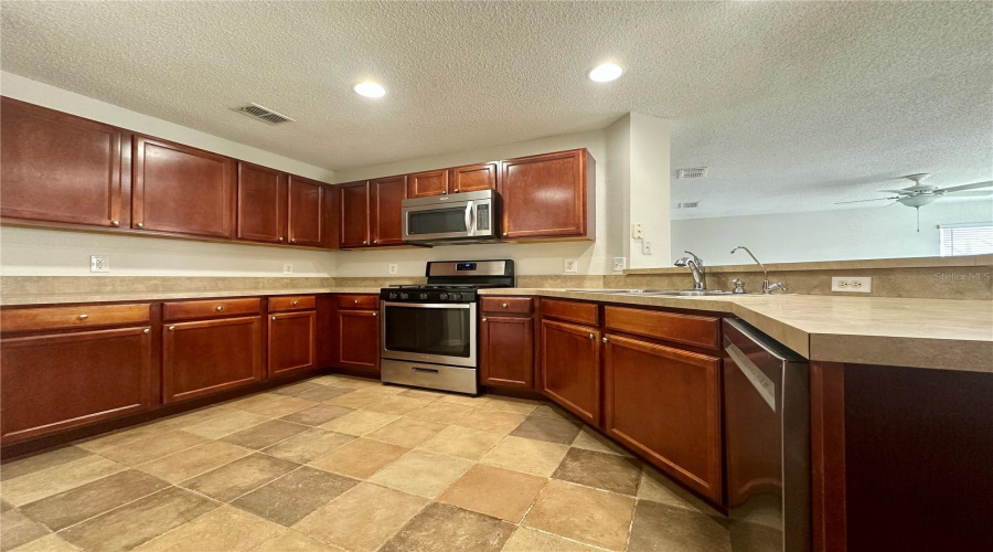 DAVENPORT, Florida 33897, 3 Bedrooms Bedrooms, ,2 BathroomsBathrooms,Residential,For Sale,RONA,0,MFRO6359132