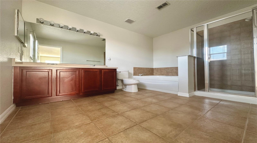 DAVENPORT, Florida 33897, 3 Bedrooms Bedrooms, ,2 BathroomsBathrooms,Residential,For Sale,RONA,0,MFRO6359132