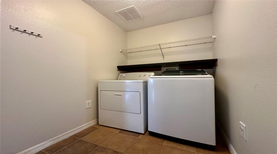 DAVENPORT, Florida 33897, 3 Bedrooms Bedrooms, ,2 BathroomsBathrooms,Residential,For Sale,RONA,0,MFRO6359132