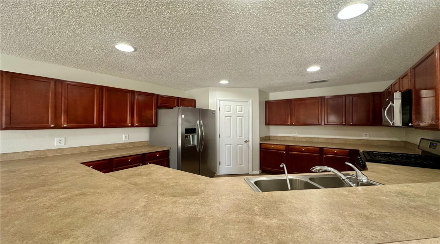 DAVENPORT, Florida 33897, 3 Bedrooms Bedrooms, ,2 BathroomsBathrooms,Residential,For Sale,RONA,0,MFRO6359132