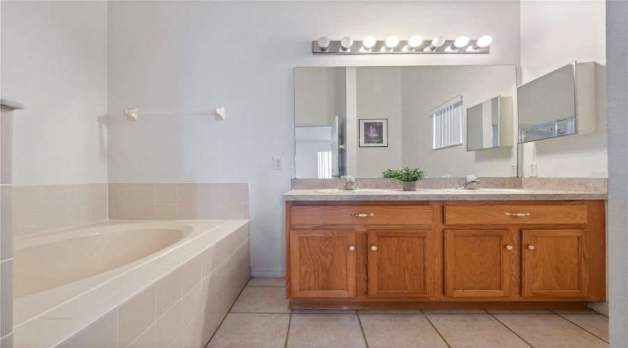 DAVENPORT, Florida 33837, 3 Bedrooms Bedrooms, ,2 BathroomsBathrooms,Residential,For Sale,ROLLINS,0,MFRO6359304