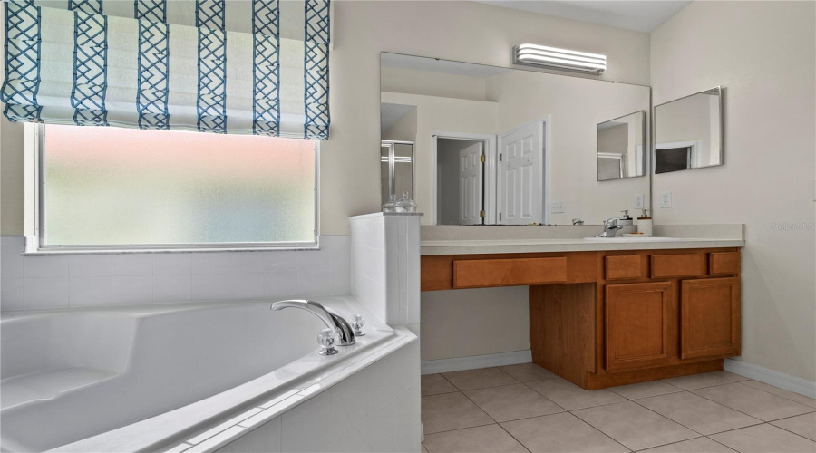 DAVENPORT, Florida 33897, 4 Bedrooms Bedrooms, ,3 BathroomsBathrooms,Residential,For Sale,SEVILLA,0,MFRO6326953