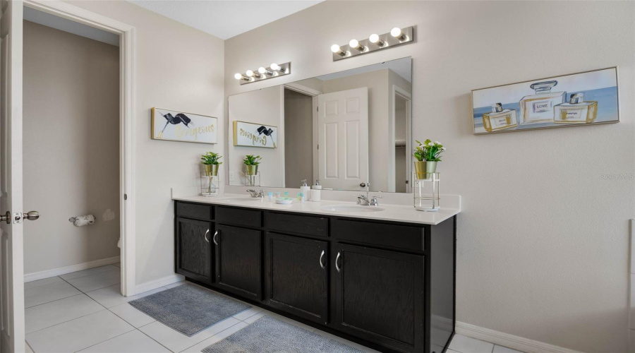 KISSIMMEE, Florida 34747, 7 Bedrooms Bedrooms, ,5 BathroomsBathrooms,Residential,For Sale,SUNSHINE RIDGE,0,MFRS5138217