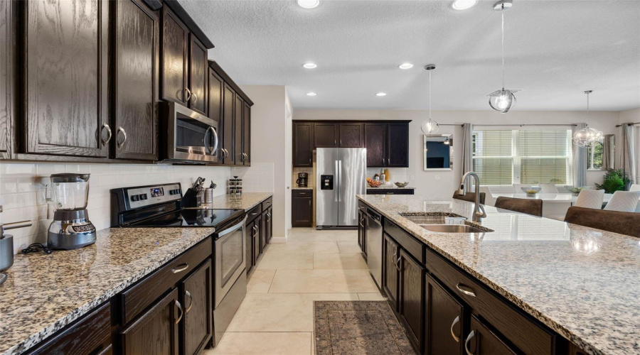 KISSIMMEE, Florida 34747, 7 Bedrooms Bedrooms, ,5 BathroomsBathrooms,Residential,For Sale,SUNSHINE RIDGE,0,MFRS5138217