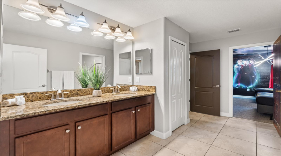 DAVENPORT, Florida 33896, 8 Bedrooms Bedrooms, ,5 BathroomsBathrooms,Residential,For Sale,BELLE TERRE,0,MFRO6359398