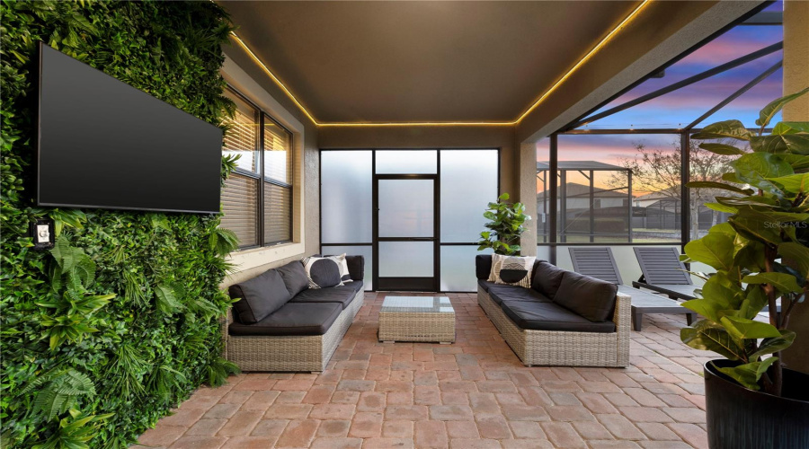 DAVENPORT, Florida 33896, 8 Bedrooms Bedrooms, ,5 BathroomsBathrooms,Residential,For Sale,BELLE TERRE,0,MFRO6359398