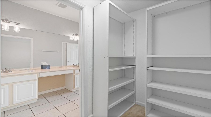 Primary En-Suite / walk in Closet