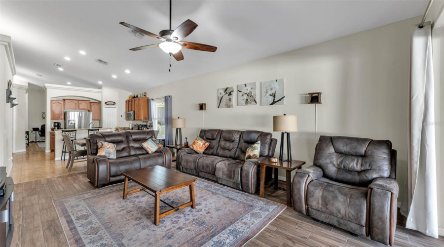 DAVENPORT, Florida 33837, 4 Bedrooms Bedrooms, ,3 BathroomsBathrooms,Residential,For Sale,BRIDGEFORD CROSSING,0,MFRL4957203