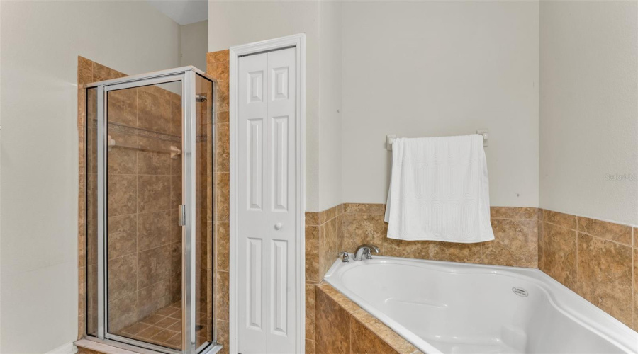 DAVENPORT, Florida 33837, 4 Bedrooms Bedrooms, ,3 BathroomsBathrooms,Residential,For Sale,BRIDGEFORD CROSSING,0,MFRL4957203