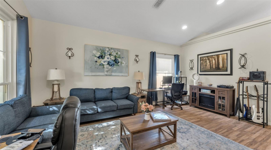 DAVENPORT, Florida 33837, 4 Bedrooms Bedrooms, ,3 BathroomsBathrooms,Residential,For Sale,BRIDGEFORD CROSSING,0,MFRL4957203