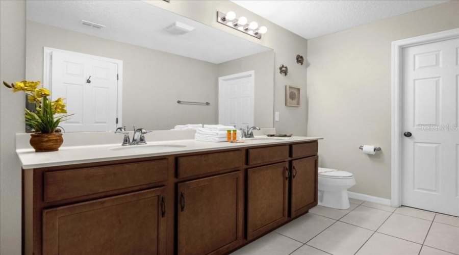 KISSIMMEE, Florida 34747, 3 Bedrooms Bedrooms, ,3 BathroomsBathrooms,Residential,For Sale,CAREY PALM,0,MFRO6356158