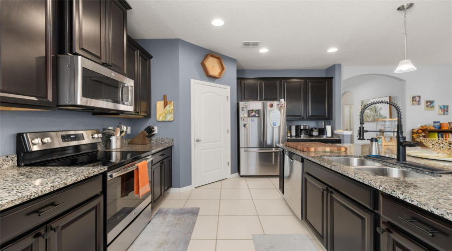 DAVENPORT, Florida 33837, 4 Bedrooms Bedrooms, ,2 BathroomsBathrooms,Residential,For Sale,WHIRLAWAY,0,MFRO6358268