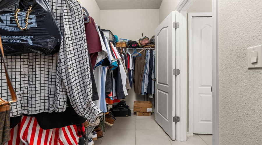 DAVENPORT, Florida 33837, 4 Bedrooms Bedrooms, ,2 BathroomsBathrooms,Residential,For Sale,WHIRLAWAY,0,MFRO6358268