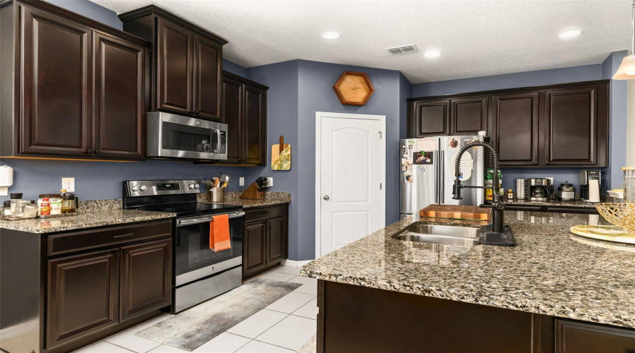 DAVENPORT, Florida 33837, 4 Bedrooms Bedrooms, ,2 BathroomsBathrooms,Residential,For Sale,WHIRLAWAY,0,MFRO6358268