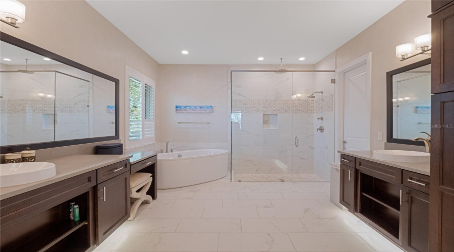 ORLANDO, Florida 32836, 6 Bedrooms Bedrooms, ,5 BathroomsBathrooms,Residential,For Sale,ROYAL ISLAND,0,MFRO6359619