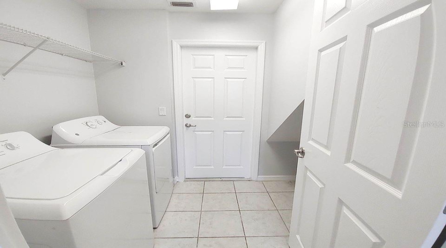 DAVENPORT, Florida 33837, 6 Bedrooms Bedrooms, ,5 BathroomsBathrooms,Residential,For Sale,CROFTON,0,MFRO6359243