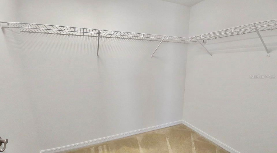 DAVENPORT, Florida 33837, 6 Bedrooms Bedrooms, ,5 BathroomsBathrooms,Residential,For Sale,CROFTON,0,MFRO6359243