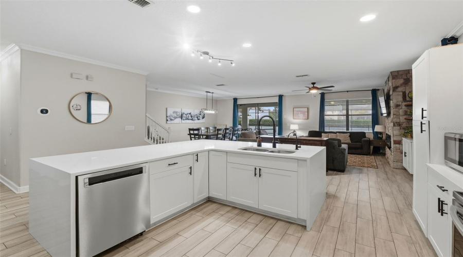 DAVENPORT, Florida 33896, 8 Bedrooms Bedrooms, ,5 BathroomsBathrooms,Residential,For Sale,MOON VALLEY,0,MFRO6359672