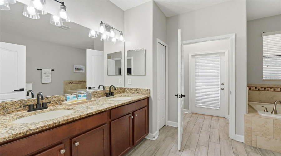 DAVENPORT, Florida 33896, 8 Bedrooms Bedrooms, ,5 BathroomsBathrooms,Residential,For Sale,MOON VALLEY,0,MFRO6359672