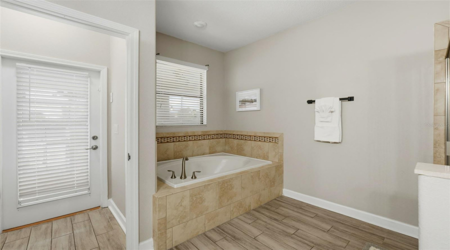 DAVENPORT, Florida 33896, 8 Bedrooms Bedrooms, ,5 BathroomsBathrooms,Residential,For Sale,MOON VALLEY,0,MFRO6359672