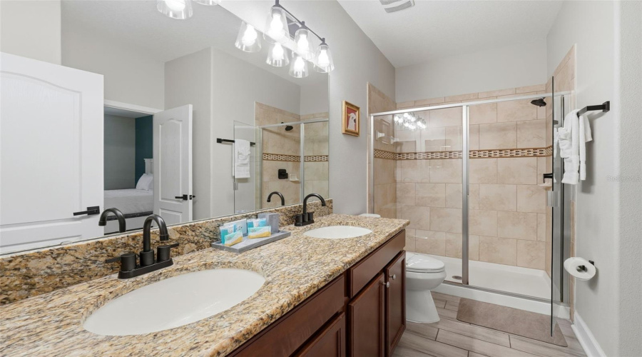 DAVENPORT, Florida 33896, 8 Bedrooms Bedrooms, ,5 BathroomsBathrooms,Residential,For Sale,MOON VALLEY,0,MFRO6359672