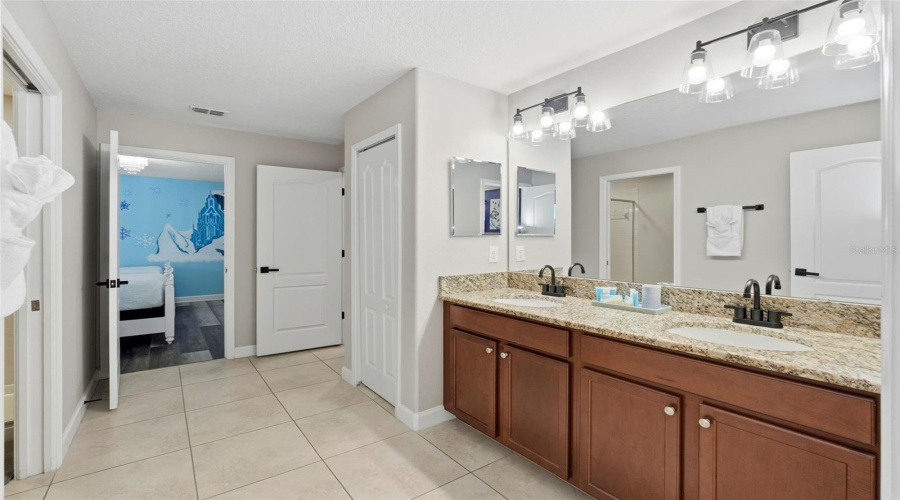 DAVENPORT, Florida 33896, 8 Bedrooms Bedrooms, ,5 BathroomsBathrooms,Residential,For Sale,MOON VALLEY,0,MFRO6359672